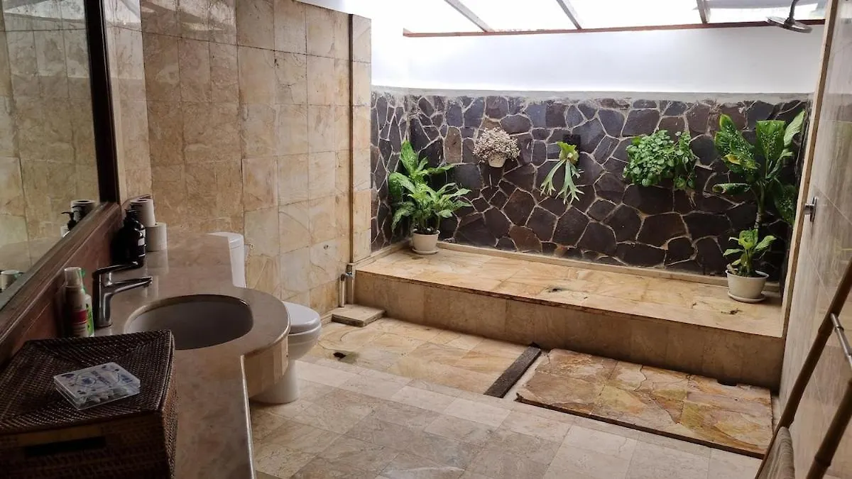 2 Minutes Walk To The Beach 3Br Retreat Villa Canggu